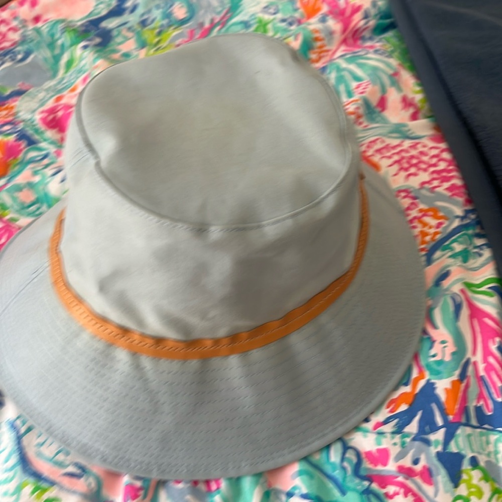 Vintage coach bucket hat. Made in Korea, 100% real cotton, 100% real polyester.